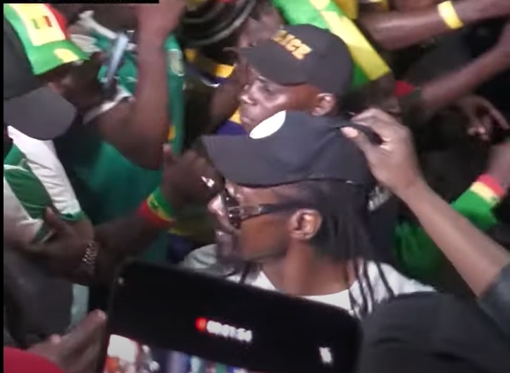 فيديو مدرب السينغال أليو سيسيه سرقوليه الكاسكيطة , Aliou Cissé casquette