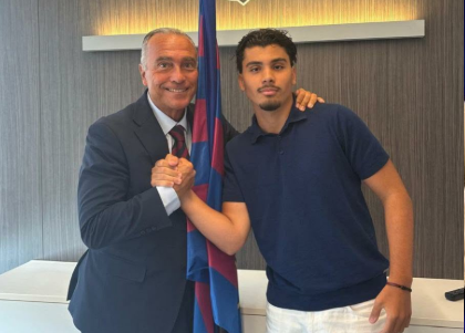 المغربي مهدي الميموني يوقع مع برشلونة