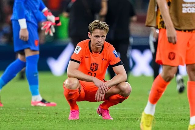 فرينكي دي يونغ Le-FC-Barcelone-annonce-la-blessure-de-son-milieu-neerlandais-Frenkie-de-Jong